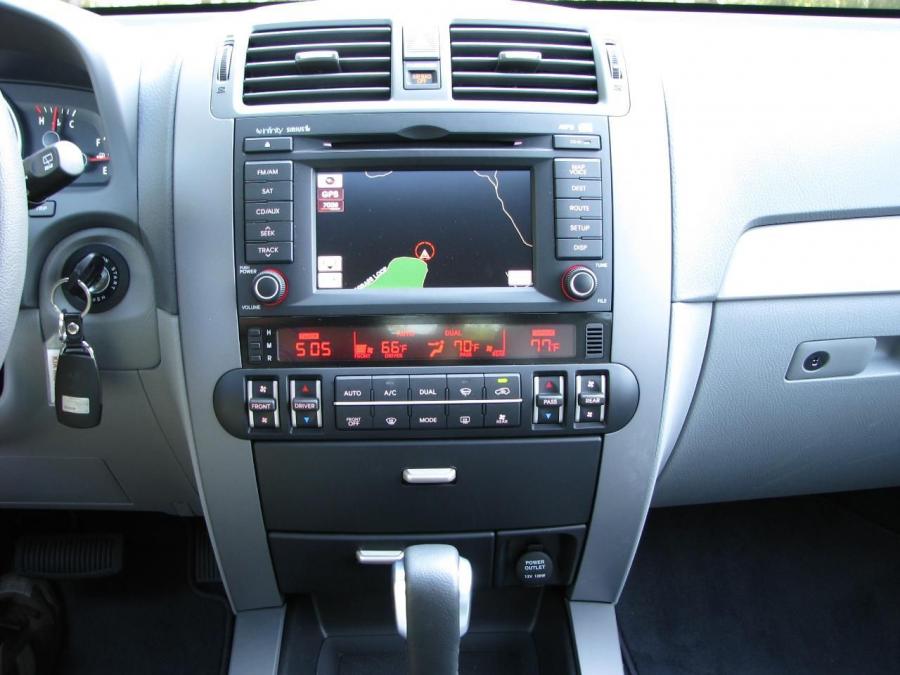  Kia Borrego 2009 года  (фото 21 из 345)